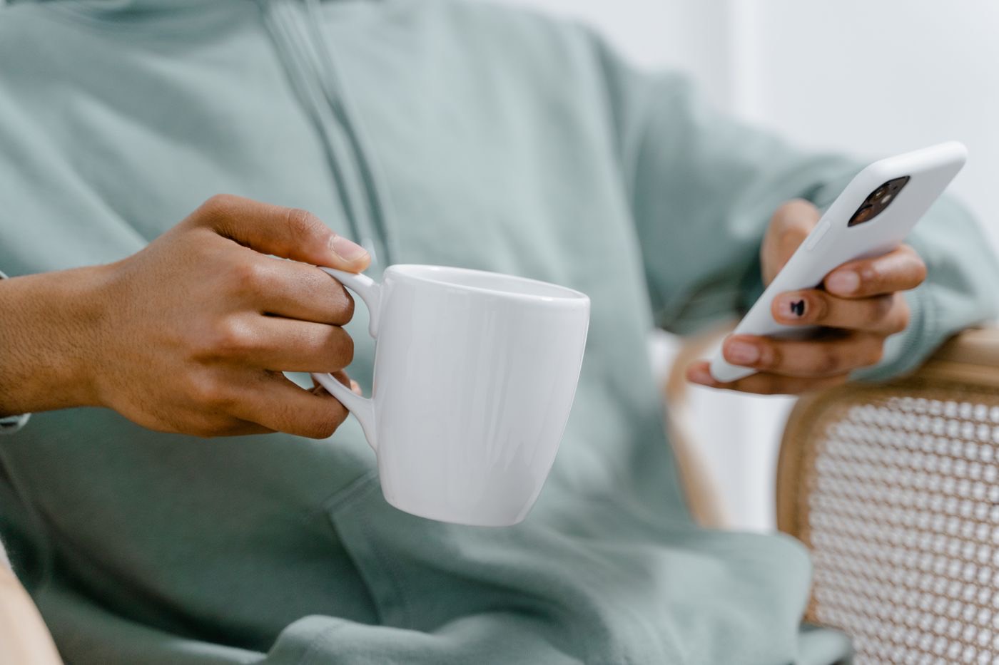 A relaxed first enquiry by phone over coffee